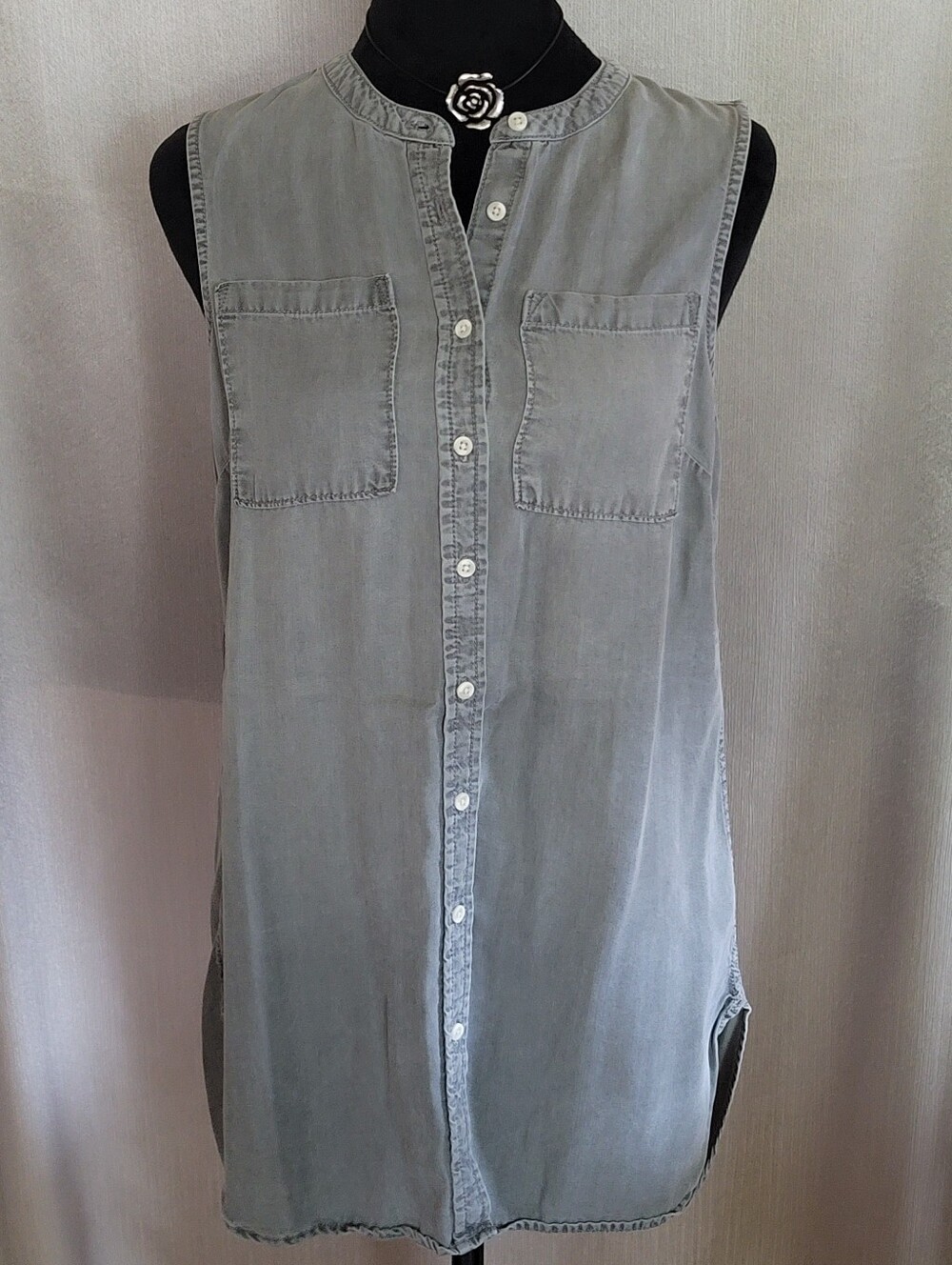 Sleeveless Button-Front Men's Shirt - Gray